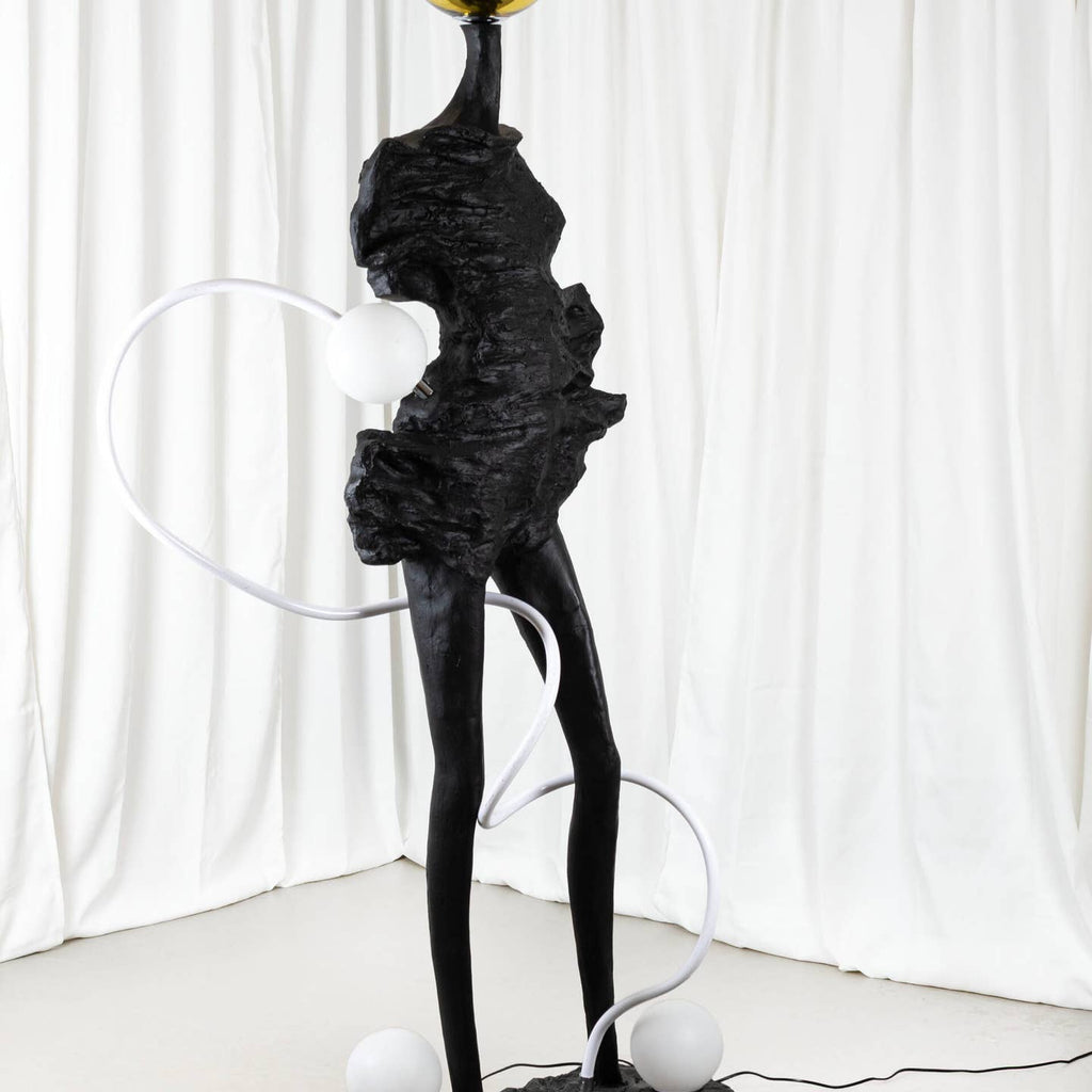 Lampadaire Nocturne – Résine noire & verre opalin | 198 cm | Maison4SDesign