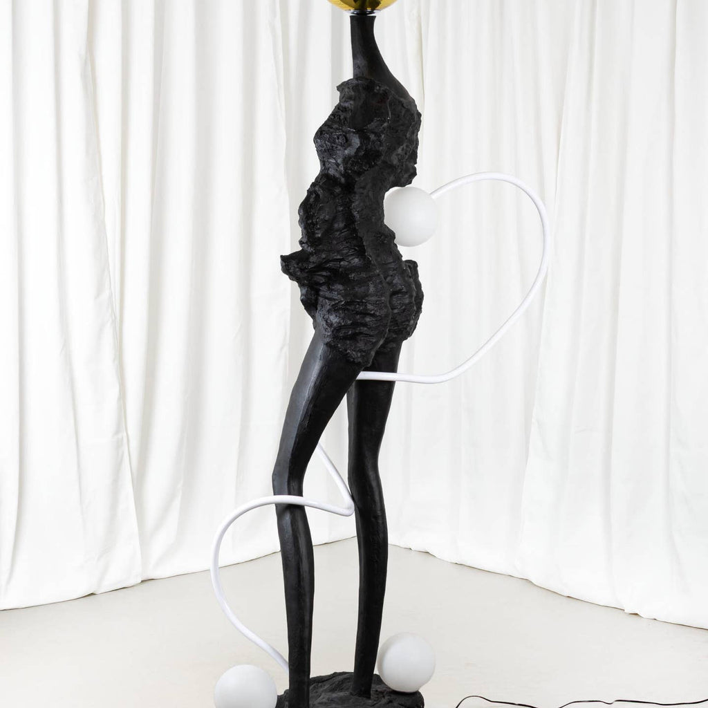 Lampadaire Nocturne – Résine noire & verre opalin | 198 cm | Maison4SDesign