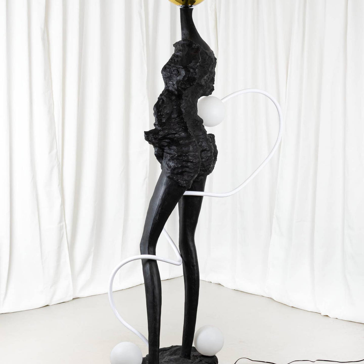 Lampadaire Nocturne – Résine noire & verre opalin | 198 cm | Maison4SDesign